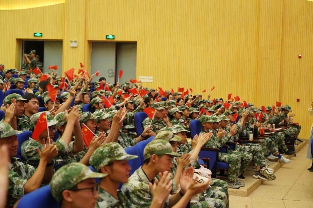 生完娃后变水桶腰，老公找的秘方，一个月肚子变平了！腰也细了！