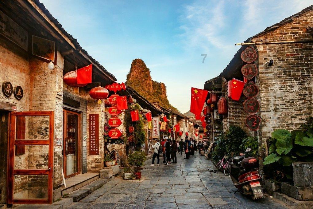 贴近生活现场 讲述法治故事(看台人语)
