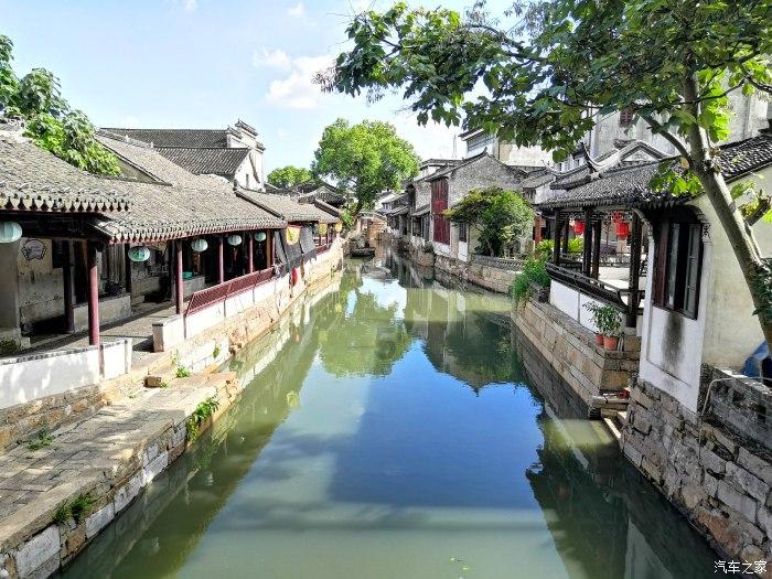Twins组合香港开唱,阿娇阿Sa泪洒红馆,出道22年仍受粉丝追捧